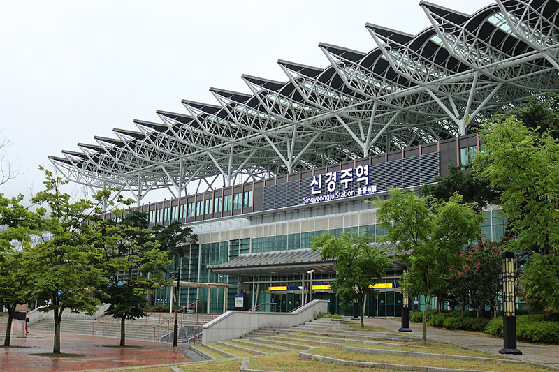 Две ж/д станции: “Gyeongju” и “Singyeongju”